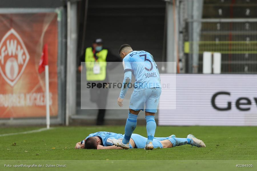 liegt am Boden, Danilo Soares, Soma Novothny, FLYERALARM Arena, Würzburg, 01.11.2020, DFL, sport, action, Fussball, Deutschland, November 2020, Saison 2020/2021, Bundesliga, 2. Bundesliga, VfL Bochum, FC Würzburger Kickers - Bild-ID: 2284305 liegt am Boden, Danilo Soares, Soma Novothny, FLYERALARM Arena, Würzburg, 01.11.2020, DFL, sport, action, Fussball, Deutschland, November 2020, Saison 2020/2021, Bundesliga, 2. Bundesliga, VfL Bochum, FC Würzburger Kickers - Bild-ID: 2284305