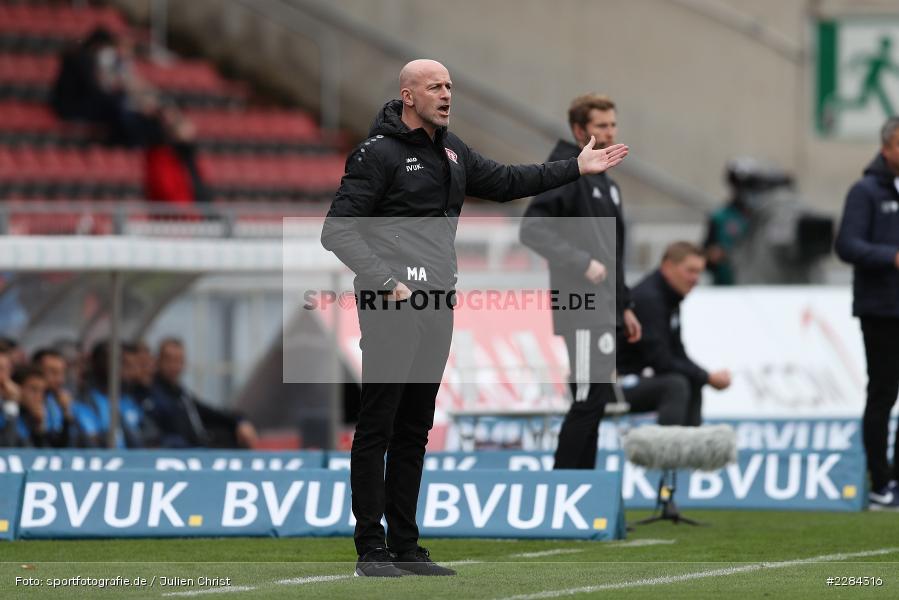Trainer, gibt Anweisungen, Marco Antwerpen, FLYERALARM Arena, Würzburg, 01.11.2020, DFL, sport, action, Fussball, Deutschland, November 2020, Saison 2020/2021, Bundesliga, 2. Bundesliga, VfL Bochum, FC Würzburger Kickers - Bild-ID: 2284316