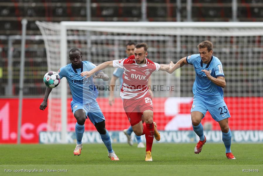Raman Chibsah, Robert Tesche, David Kopacz, FLYERALARM Arena, Würzburg, 01.11.2020, DFL, sport, action, Fussball, Deutschland, November 2020, Saison 2020/2021, Bundesliga, 2. Bundesliga, VfL Bochum, FC Würzburger Kickers - Bild-ID: 2284318 Raman Chibsah, Robert Tesche, David Kopacz, FLYERALARM Arena, Würzburg, 01.11.2020, DFL, sport, action, Fussball, Deutschland, November 2020, Saison 2020/2021, Bundesliga, 2. Bundesliga, VfL Bochum, FC Würzburger Kickers - Bild-ID: 2284318