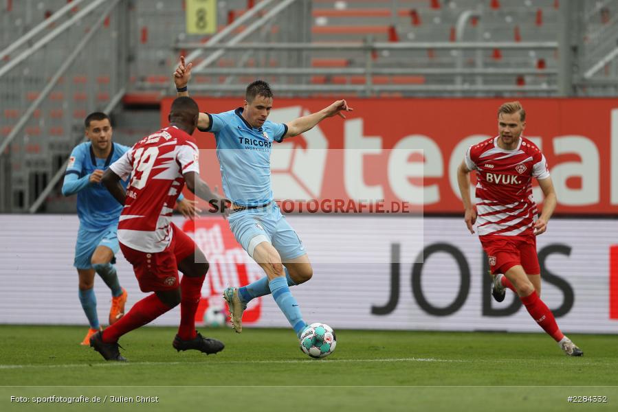 Douglas Franco Teixeira, Soma Novothny, FLYERALARM Arena, Würzburg, 01.11.2020, DFL, sport, action, Fussball, Deutschland, November 2020, Saison 2020/2021, Bundesliga, 2. Bundesliga, VfL Bochum, FC Würzburger Kickers - Bild-ID: 2284332 Douglas Franco Teixeira, Soma Novothny, FLYERALARM Arena, Würzburg, 01.11.2020, DFL, sport, action, Fussball, Deutschland, November 2020, Saison 2020/2021, Bundesliga, 2. Bundesliga, VfL Bochum, FC Würzburger Kickers - Bild-ID: 2284332