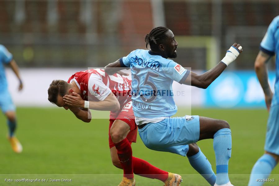 David Kopacz, Silvere Ganvoula, FLYERALARM Arena, Würzburg, 01.11.2020, DFL, sport, action, Fussball, Deutschland, November 2020, Saison 2020/2021, Bundesliga, 2. Bundesliga, VfL Bochum, FC Würzburger Kickers - Bild-ID: 2284363