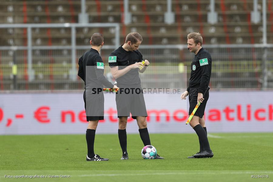 Dominik Jolk, Robin Braun, Schiedsrichter, Dr. Martin Thomsen, FLYERALARM Arena, Würzburg, 01.11.2020, DFL, sport, action, Fussball, Deutschland, November 2020, Saison 2020/2021, Bundesliga, 2. Bundesliga, VfL Bochum, FC Würzburger Kickers - Bild-ID: 2284378 Dominik Jolk, Robin Braun, Schiedsrichter, Dr. Martin Thomsen, FLYERALARM Arena, Würzburg, 01.11.2020, DFL, sport, action, Fussball, Deutschland, November 2020, Saison 2020/2021, Bundesliga, 2. Bundesliga, VfL Bochum, FC Würzburger Kickers - Bild-ID: 2284378