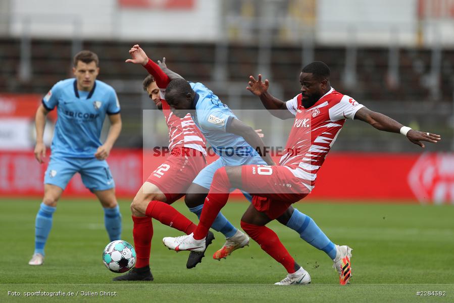 Ridge Munsy, Daniel Hägele, Raman Chibsah, FLYERALARM Arena, Würzburg, 01.11.2020, DFL, sport, action, Fussball, Deutschland, November 2020, Saison 2020/2021, Bundesliga, 2. Bundesliga, VfL Bochum, FC Würzburger Kickers - Bild-ID: 2284382 Ridge Munsy, Daniel Hägele, Raman Chibsah, FLYERALARM Arena, Würzburg, 01.11.2020, DFL, sport, action, Fussball, Deutschland, November 2020, Saison 2020/2021, Bundesliga, 2. Bundesliga, VfL Bochum, FC Würzburger Kickers - Bild-ID: 2284382