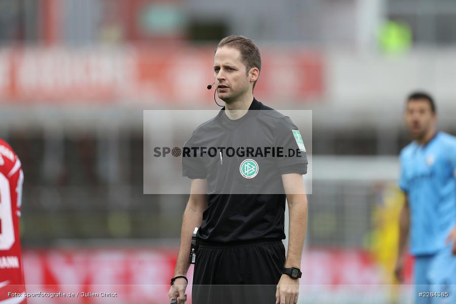 Schiedsrichter, Dr. Martin Thomsen, FLYERALARM Arena, Würzburg, 01.11.2020, DFL, sport, action, Fussball, Deutschland, November 2020, Saison 2020/2021, Bundesliga, 2. Bundesliga, VfL Bochum, FC Würzburger Kickers - Bild-ID: 2284385