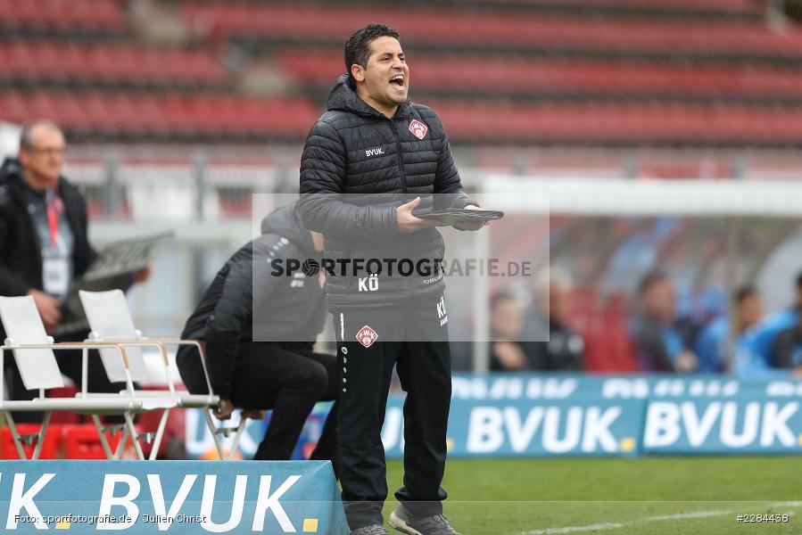 Anweisungen, Co-Trainer, Kurtulus Öztürk, FLYERALARM Arena, Würzburg, 01.11.2020, DFL, sport, action, Fussball, Deutschland, November 2020, Saison 2020/2021, Bundesliga, 2. Bundesliga, VfL Bochum, FC Würzburger Kickers - Bild-ID: 2284438