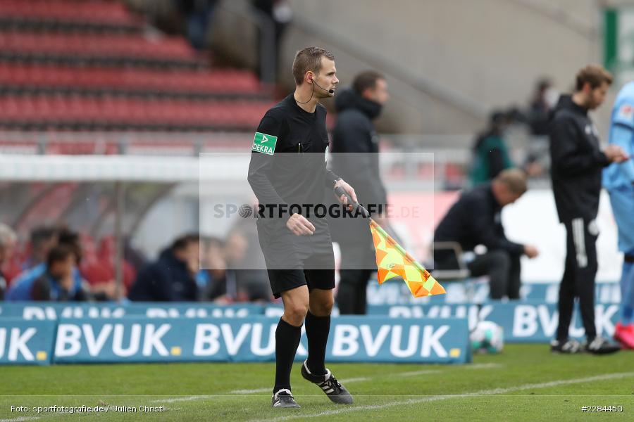 Assistent, Schiedsrichter, Robin Braun, FLYERALARM Arena, Würzburg, 01.11.2020, DFL, sport, action, Fussball, Deutschland, November 2020, Saison 2020/2021, Bundesliga, 2. Bundesliga, VfL Bochum, FC Würzburger Kickers - Bild-ID: 2284450