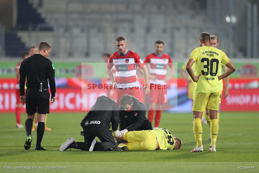 am Boden, verletzt, Arne Feick, Voith-Arena, Heidenheim, 06.11.2020, DFL, sport, action, Fussball, Deutschland, November 2020, Saison 2020/2021, Bundesliga, 2. Bundesliga, FC Würzburger Kickers, 1. FC Heidenheim - Bild-ID: 2284494