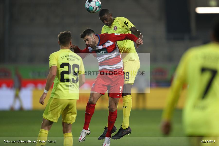 Douglas Franco Teixeira, Stefan Schimmer, Voith-Arena, Heidenheim, 06.11.2020, DFL, sport, action, Fussball, Deutschland, November 2020, Saison 2020/2021, Bundesliga, 2. Bundesliga, FC Würzburger Kickers, 1. FC Heidenheim - Bild-ID: 2284549