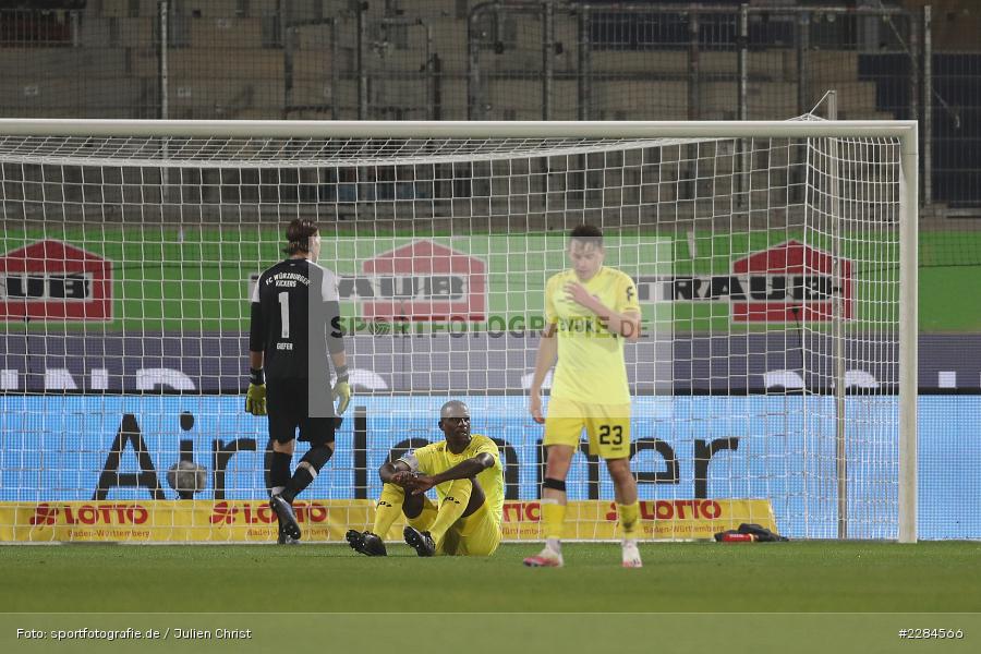 am Boden, Enttäuscht, Niederlage, Fabian Giefer, Florian Flecker, Douglas Franco Teixeira, Voith-Arena, Heidenheim, 06.11.2020, DFL, sport, action, Fussball, Deutschland, November 2020, Saison 2020/2021, Bundesliga, 2. Bundesliga, FC Würzburger Kickers, 1. FC Heidenheim - Bild-ID: 2284566