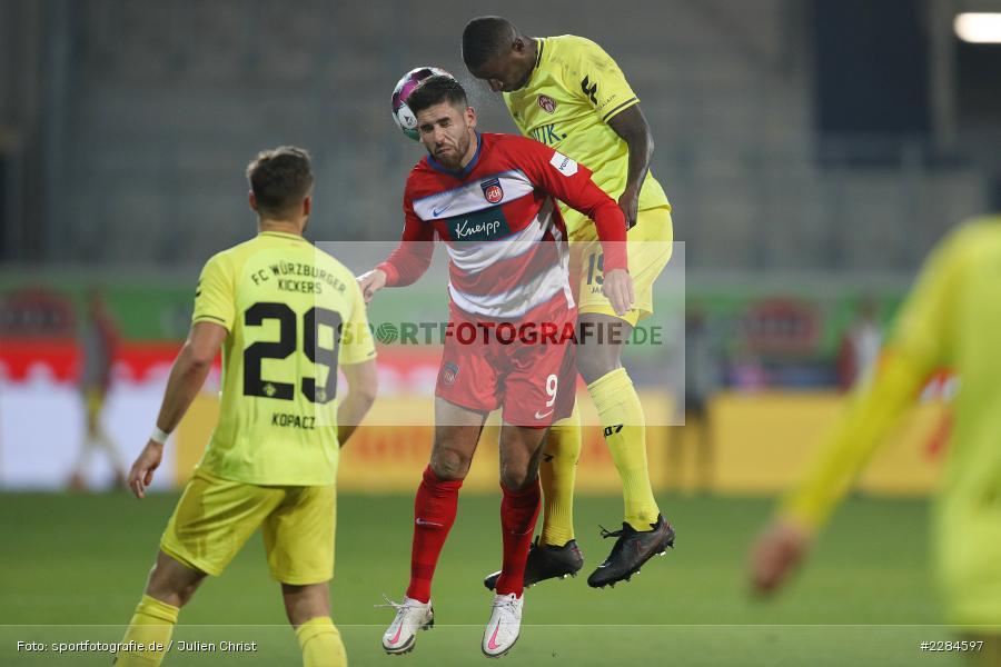 Douglas Franco Teixeira, Stefan Schimmer, Voith-Arena, Heidenheim, 06.11.2020, DFL, sport, action, Fussball, Deutschland, November 2020, Saison 2020/2021, Bundesliga, 2. Bundesliga, FC Würzburger Kickers, 1. FC Heidenheim - Bild-ID: 2284597 Douglas Franco Teixeira, Stefan Schimmer, Voith-Arena, Heidenheim, 06.11.2020, DFL, sport, action, Fussball, Deutschland, November 2020, Saison 2020/2021, Bundesliga, 2. Bundesliga, FC Würzburger Kickers, 1. FC Heidenheim - Bild-ID: 2284597