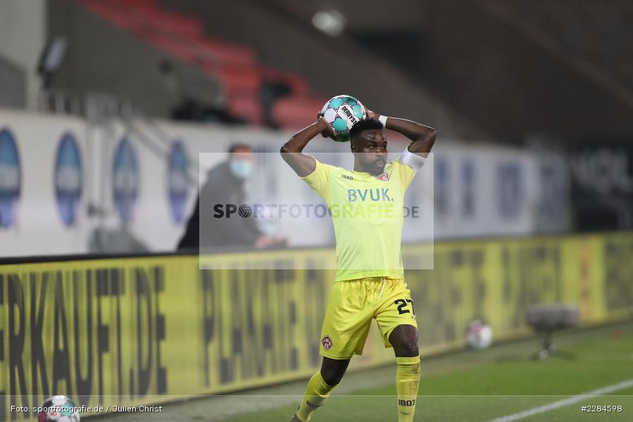 Einwurf, Nzuzi Toko, Voith-Arena, Heidenheim, 06.11.2020, DFL, sport, action, Fussball, Deutschland, November 2020, Saison 2020/2021, Bundesliga, 2. Bundesliga, FC Würzburger Kickers, 1. FC Heidenheim - Bild-ID: 2284598 Einwurf, Nzuzi Toko, Voith-Arena, Heidenheim, 06.11.2020, DFL, sport, action, Fussball, Deutschland, November 2020, Saison 2020/2021, Bundesliga, 2. Bundesliga, FC Würzburger Kickers, 1. FC Heidenheim - Bild-ID: 2284598