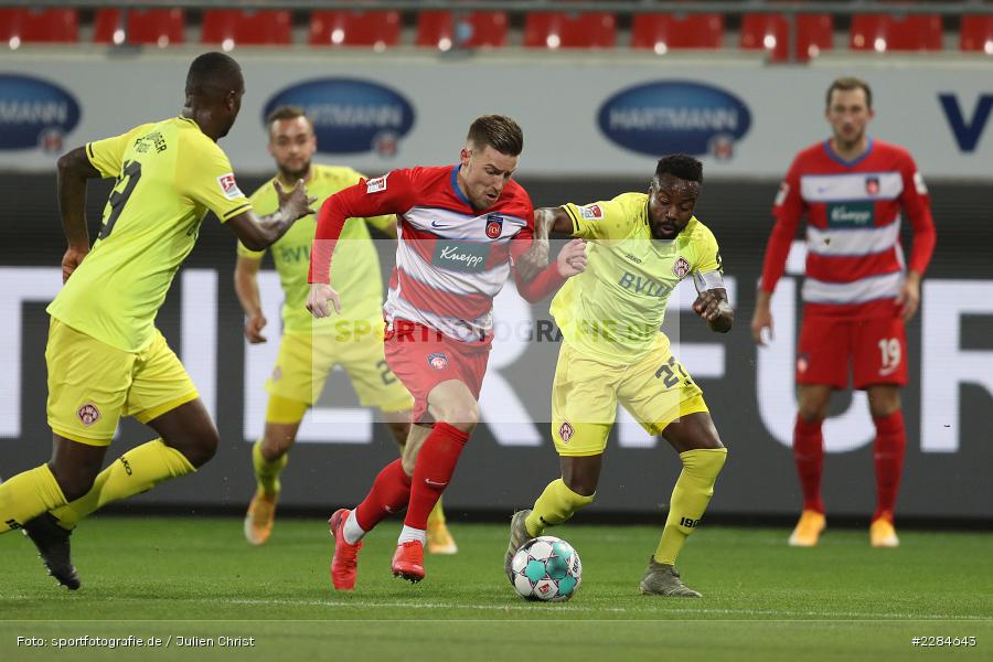 Douglas Franco Teixeira, Nzuzi Toko, Christian Kühlwetter, Voith-Arena, Heidenheim, 06.11.2020, DFL, sport, action, Fussball, Deutschland, November 2020, Saison 2020/2021, Bundesliga, 2. Bundesliga, FC Würzburger Kickers, 1. FC Heidenheim - Bild-ID: 2284643