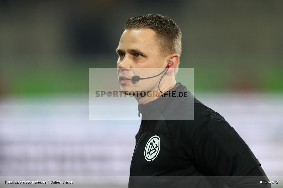 Schiedsrichter, Dr. Robert Kampka, Voith-Arena, Heidenheim, 06.11.2020, DFL, sport, action, Fussball, Deutschland, November 2020, Saison 2020/2021, Bundesliga, 2. Bundesliga, FC Würzburger Kickers, 1. FC Heidenheim - Bild-ID: 2284672 Schiedsrichter, Dr. Robert Kampka, Voith-Arena, Heidenheim, 06.11.2020, DFL, sport, action, Fussball, Deutschland, November 2020, Saison 2020/2021, Bundesliga, 2. Bundesliga, FC Würzburger Kickers, 1. FC Heidenheim - Bild-ID: 2284672