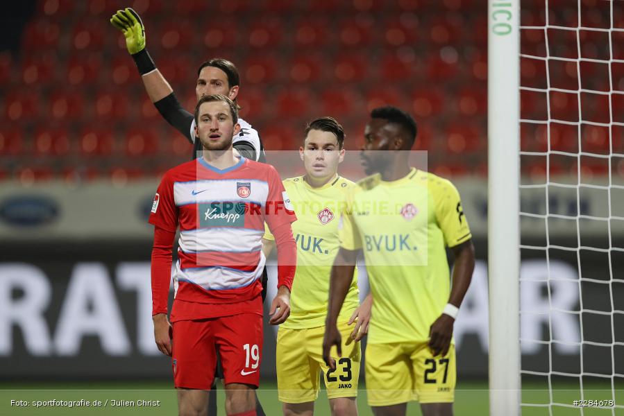 Nzuzi Toko, Florian Flecker, Jonas Föhrenbach, Voith-Arena, Heidenheim, 06.11.2020, DFL, sport, action, Fussball, Deutschland, November 2020, Saison 2020/2021, Bundesliga, 2. Bundesliga, FC Würzburger Kickers, 1. FC Heidenheim - Bild-ID: 2284678 Nzuzi Toko, Florian Flecker, Jonas Föhrenbach, Voith-Arena, Heidenheim, 06.11.2020, DFL, sport, action, Fussball, Deutschland, November 2020, Saison 2020/2021, Bundesliga, 2. Bundesliga, FC Würzburger Kickers, 1. FC Heidenheim - Bild-ID: 2284678