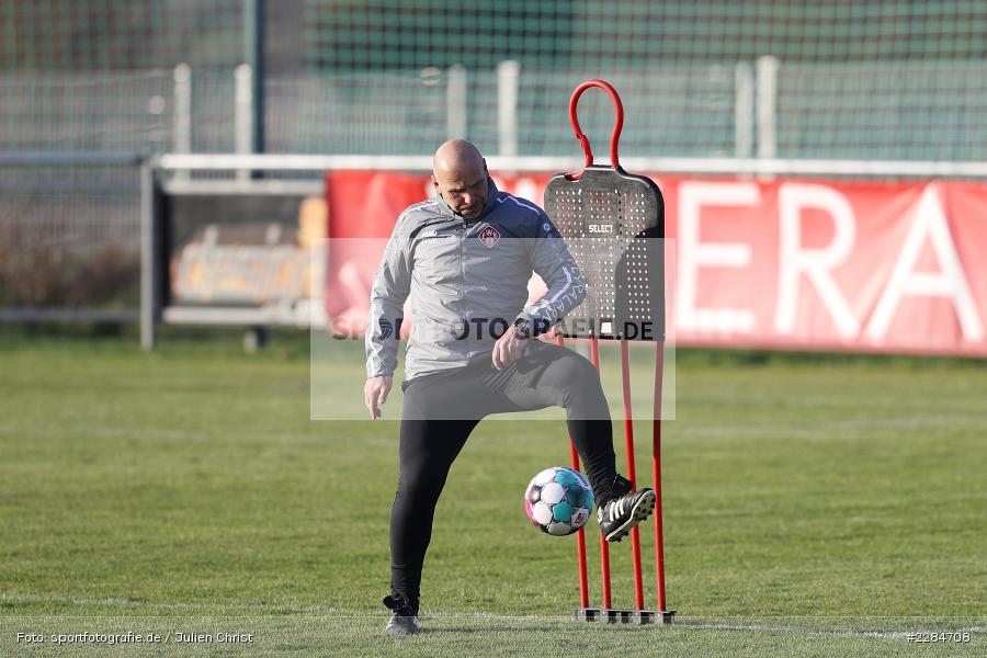 Übung, Spielgerät, Ball, Sportgelände am Sonnenstuhl, Randersacker, 09.11.2020, DFL, sport, action, Fussball, Deutschland, November 2020, Saison 2020/2021, Bundesliga, 2. Bundesliga, FC Würzburger Kickers, Neuer Trainer, Bernhard Trares, Erstes Training, Vorstellung - Bild-ID: 2284708 Übung, Spielgerät, Ball, Sportgelände am Sonnenstuhl, Randersacker, 09.11.2020, DFL, sport, action, Fussball, Deutschland, November 2020, Saison 2020/2021, Bundesliga, 2. Bundesliga, FC Würzburger Kickers, Neuer Trainer, Bernhard Trares, Erstes Training, Vorstellung - Bild-ID: 2284708