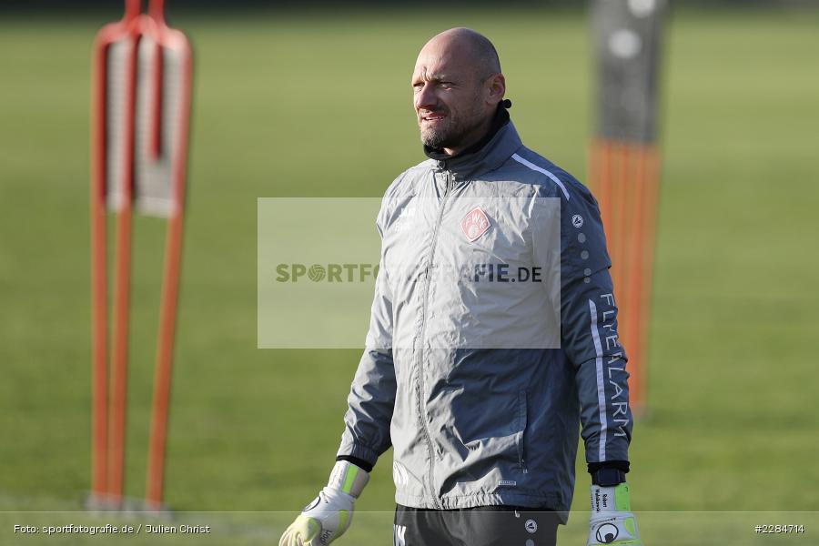 Torwarttrainer, Robert Wulnikowski, Sportgelände am Sonnenstuhl, Randersacker, 09.11.2020, DFL, sport, action, Fussball, Deutschland, November 2020, Saison 2020/2021, Bundesliga, 2. Bundesliga, FC Würzburger Kickers, Neuer Trainer, Bernhard Trares, Erstes Training, Vorstellung - Bild-ID: 2284714 Torwarttrainer, Robert Wulnikowski, Sportgelände am Sonnenstuhl, Randersacker, 09.11.2020, DFL, sport, action, Fussball, Deutschland, November 2020, Saison 2020/2021, Bundesliga, 2. Bundesliga, FC Würzburger Kickers, Neuer Trainer, Bernhard Trares, Erstes Training, Vorstellung - Bild-ID: 2284714
