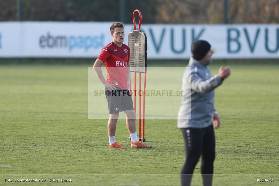 Blick, Patrick Sontheimer, Sportgelände am Sonnenstuhl, Randersacker, 09.11.2020, DFL, sport, action, Fussball, Deutschland, November 2020, Saison 2020/2021, Bundesliga, 2. Bundesliga, FC Würzburger Kickers, Neuer Trainer, Bernhard Trares, Erstes Training, Vorstellung - Bild-ID: 2284735 Blick, Patrick Sontheimer, Sportgelände am Sonnenstuhl, Randersacker, 09.11.2020, DFL, sport, action, Fussball, Deutschland, November 2020, Saison 2020/2021, Bundesliga, 2. Bundesliga, FC Würzburger Kickers, Neuer Trainer, Bernhard Trares, Erstes Training, Vorstellung - Bild-ID: 2284735