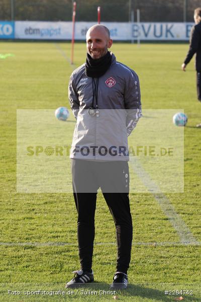 Benjamin Sachs, Figur, Sportgelände am Sonnenstuhl, Randersacker, 09.11.2020, DFL, sport, action, Fussball, Deutschland, November 2020, Saison 2020/2021, Bundesliga, 2. Bundesliga, FC Würzburger Kickers, Neuer Trainer, Bernhard Trares, Erstes Training, Vorstellung - Bild-ID: 2284742 Benjamin Sachs, Figur, Sportgelände am Sonnenstuhl, Randersacker, 09.11.2020, DFL, sport, action, Fussball, Deutschland, November 2020, Saison 2020/2021, Bundesliga, 2. Bundesliga, FC Würzburger Kickers, Neuer Trainer, Bernhard Trares, Erstes Training, Vorstellung - Bild-ID: 2284742