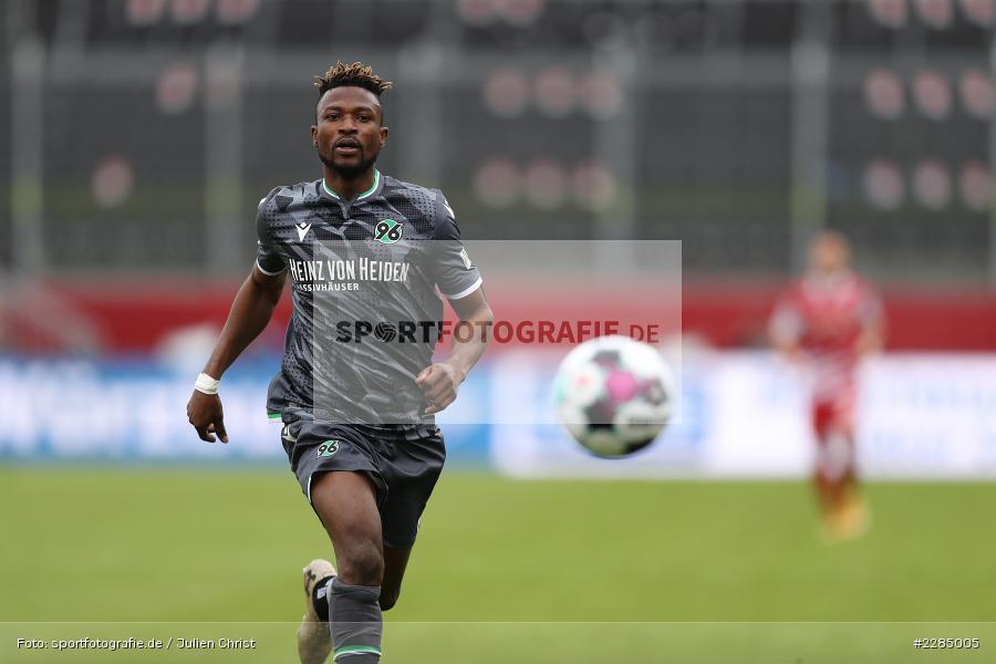 Patrick Twumasi, FLYERALARM Arena, Würzburg, 22.11.2020, DFL, sport, action, Fussball, Deutschland, November 2020, Saison 2020/2021, 2. Bundesliga, Hannover 96, FC Würzburger Kickers - Bild-ID: 2285005