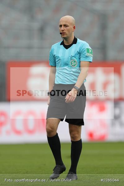 Schiedsrichter, Nicolas Winter, FLYERALARM Arena, Würzburg, 22.11.2020, DFL, sport, action, Fussball, Deutschland, November 2020, Saison 2020/2021, 2. Bundesliga, Hannover 96, FC Würzburger Kickers - Bild-ID: 2285044 Schiedsrichter, Nicolas Winter, FLYERALARM Arena, Würzburg, 22.11.2020, DFL, sport, action, Fussball, Deutschland, November 2020, Saison 2020/2021, 2. Bundesliga, Hannover 96, FC Würzburger Kickers - Bild-ID: 2285044