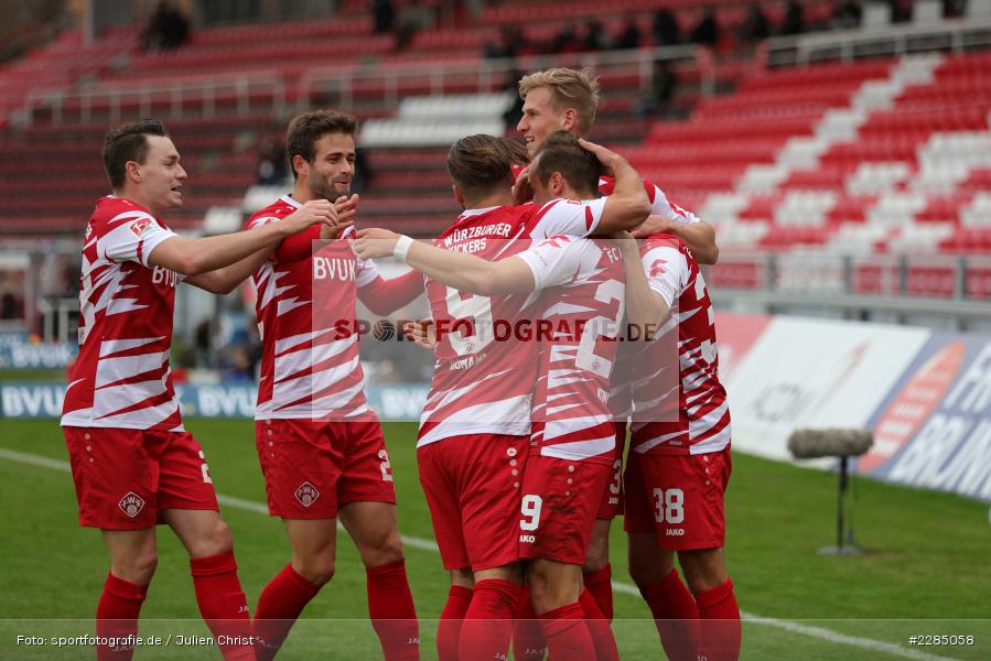 Dominic Baumann, Robert Herrmann, Florian Flecker, Torjubel, David Kopacz, FLYERALARM Arena, Würzburg, 22.11.2020, DFL, sport, action, Fussball, Deutschland, November 2020, Saison 2020/2021, 2. Bundesliga, Hannover 96, FC Würzburger Kickers - Bild-ID: 2285058 Dominic Baumann, Robert Herrmann, Florian Flecker, Torjubel, David Kopacz, FLYERALARM Arena, Würzburg, 22.11.2020, DFL, sport, action, Fussball, Deutschland, November 2020, Saison 2020/2021, 2. Bundesliga, Hannover 96, FC Würzburger Kickers - Bild-ID: 2285058