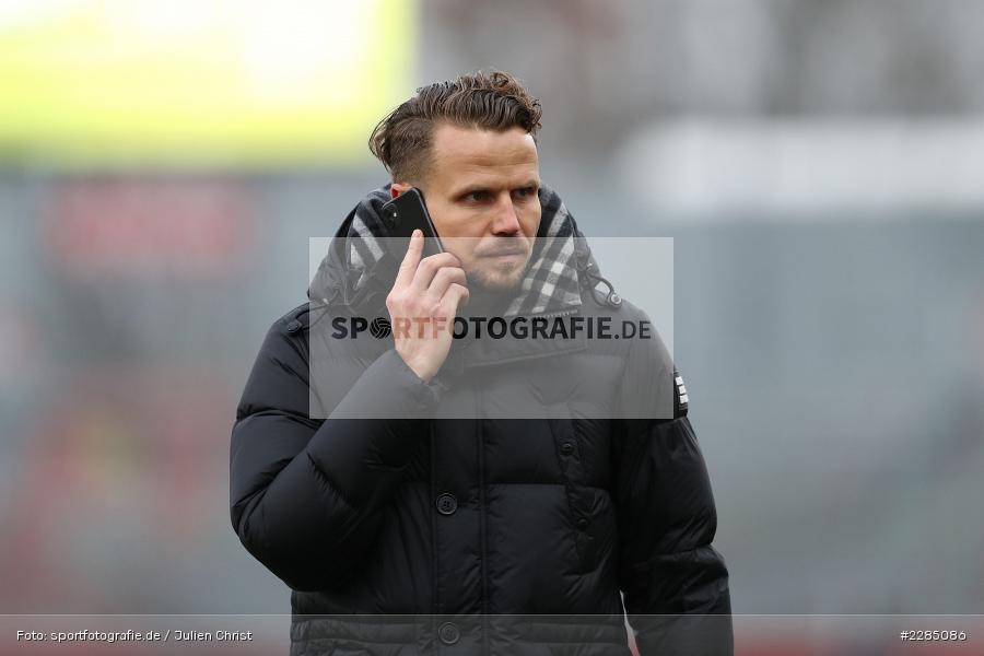 Vorstand Sport, Telefon, Sebastian Schuppan, FLYERALARM Arena, Würzburg, 22.11.2020, DFL, sport, action, Fussball, Deutschland, November 2020, Saison 2020/2021, 2. Bundesliga, Hannover 96, FC Würzburger Kickers - Bild-ID: 2285086 Vorstand Sport, Telefon, Sebastian Schuppan, FLYERALARM Arena, Würzburg, 22.11.2020, DFL, sport, action, Fussball, Deutschland, November 2020, Saison 2020/2021, 2. Bundesliga, Hannover 96, FC Würzburger Kickers - Bild-ID: 2285086