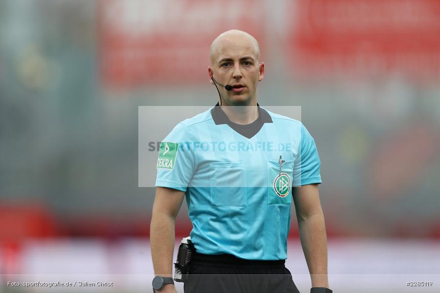 Schiedsrichter, Nicolas Winter, FLYERALARM Arena, Würzburg, 22.11.2020, DFL, sport, action, Fussball, Deutschland, November 2020, Saison 2020/2021, 2. Bundesliga, Hannover 96, FC Würzburger Kickers - Bild-ID: 2285119 Schiedsrichter, Nicolas Winter, FLYERALARM Arena, Würzburg, 22.11.2020, DFL, sport, action, Fussball, Deutschland, November 2020, Saison 2020/2021, 2. Bundesliga, Hannover 96, FC Würzburger Kickers - Bild-ID: 2285119