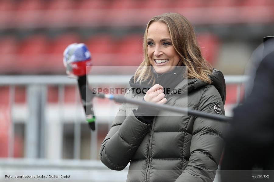 Moderatorin, sky sport, Nele Schenker, FLYERALARM Arena, Würzburg, 22.11.2020, DFL, sport, action, Fussball, Deutschland, November 2020, Saison 2020/2021, 2. Bundesliga, Hannover 96, FC Würzburger Kickers - Bild-ID: 2285152 Moderatorin, sky sport, Nele Schenker, FLYERALARM Arena, Würzburg, 22.11.2020, DFL, sport, action, Fussball, Deutschland, November 2020, Saison 2020/2021, 2. Bundesliga, Hannover 96, FC Würzburger Kickers - Bild-ID: 2285152