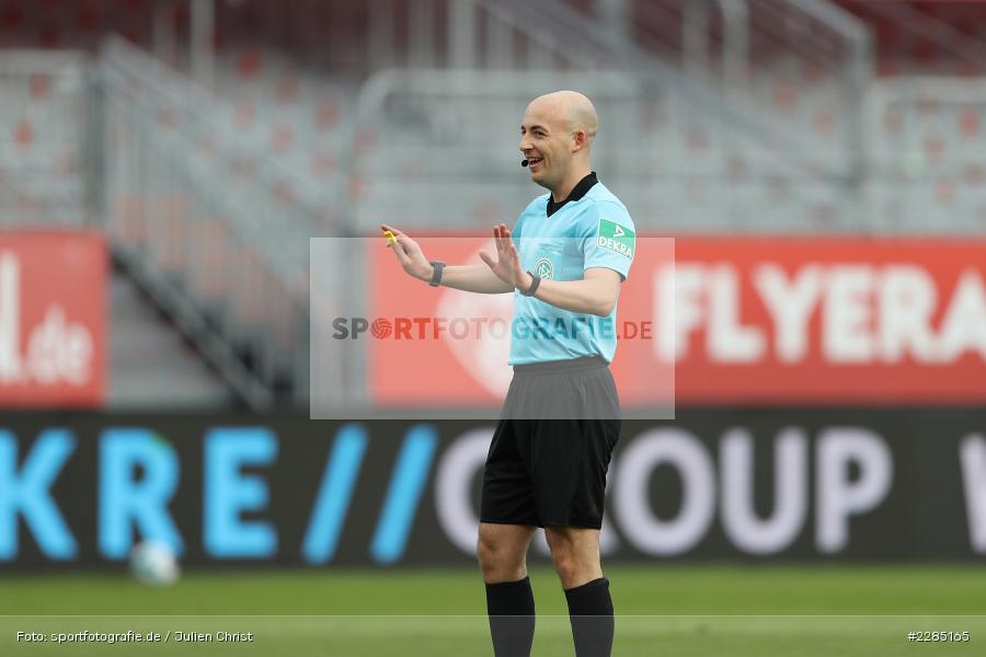gestikuliert, Anweisungen, Schiedsrichter, Nicolas Winter, FLYERALARM Arena, Würzburg, 22.11.2020, DFL, sport, action, Fussball, Deutschland, November 2020, Saison 2020/2021, 2. Bundesliga, Hannover 96, FC Würzburger Kickers - Bild-ID: 2285165 gestikuliert, Anweisungen, Schiedsrichter, Nicolas Winter, FLYERALARM Arena, Würzburg, 22.11.2020, DFL, sport, action, Fussball, Deutschland, November 2020, Saison 2020/2021, 2. Bundesliga, Hannover 96, FC Würzburger Kickers - Bild-ID: 2285165