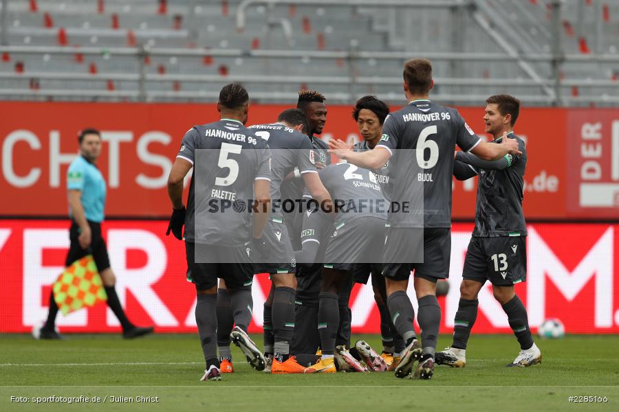 Simon Falette, Jaka Bijol, Torjubel, Marvin Ducksch, FLYERALARM Arena, Würzburg, 22.11.2020, DFL, sport, action, Fussball, Deutschland, November 2020, Saison 2020/2021, 2. Bundesliga, Hannover 96, FC Würzburger Kickers - Bild-ID: 2285166 Simon Falette, Jaka Bijol, Torjubel, Marvin Ducksch, FLYERALARM Arena, Würzburg, 22.11.2020, DFL, sport, action, Fussball, Deutschland, November 2020, Saison 2020/2021, 2. Bundesliga, Hannover 96, FC Würzburger Kickers - Bild-ID: 2285166
