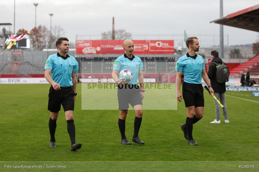Schiedsrichter, Patrick Schwengers, Roman Potemkin, Nicolas Winter, FLYERALARM Arena, Würzburg, 22.11.2020, DFL, sport, action, Fussball, Deutschland, November 2020, Saison 2020/2021, 2. Bundesliga, Hannover 96, FC Würzburger Kickers - Bild-ID: 2285174 Schiedsrichter, Patrick Schwengers, Roman Potemkin, Nicolas Winter, FLYERALARM Arena, Würzburg, 22.11.2020, DFL, sport, action, Fussball, Deutschland, November 2020, Saison 2020/2021, 2. Bundesliga, Hannover 96, FC Würzburger Kickers - Bild-ID: 2285174