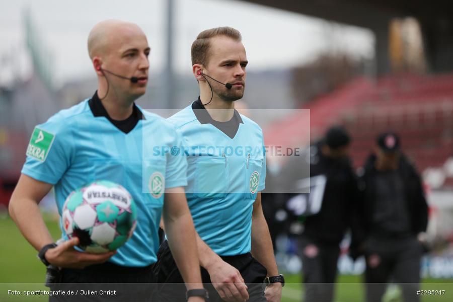 Nicolas Winter, Schiedsrichter, Patrick Schwengers, FLYERALARM Arena, Würzburg, 22.11.2020, DFL, sport, action, Fussball, Deutschland, November 2020, Saison 2020/2021, 2. Bundesliga, Hannover 96, FC Würzburger Kickers - Bild-ID: 2285247 Nicolas Winter, Schiedsrichter, Patrick Schwengers, FLYERALARM Arena, Würzburg, 22.11.2020, DFL, sport, action, Fussball, Deutschland, November 2020, Saison 2020/2021, 2. Bundesliga, Hannover 96, FC Würzburger Kickers - Bild-ID: 2285247