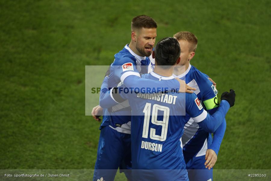 Fabian Holland, Serdar Dursun, Merck-Stadion am Böllenfalltor, Darmstadt, 27.11.2020, DFL, sport, action, Fussball, Deutschland, November 2020, Saison 2020/2021, 2. Bundesliga, Eintracht Braunschweig, SV Darmstadt 98 - Bild-ID: 2285260