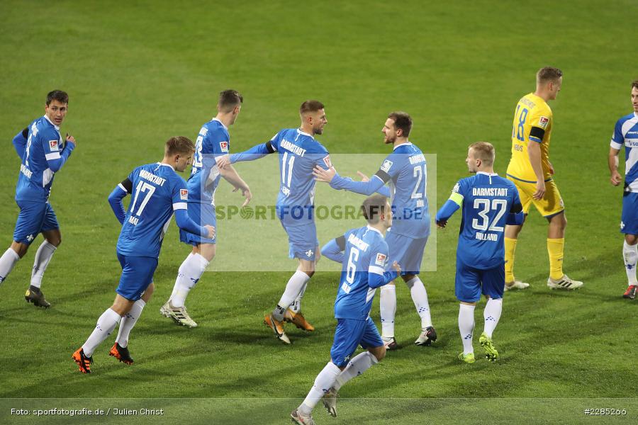 Jubeln, Fabian Holland, Marvin Mehlem, Lars Lukas Mai, Immanuel Höhn, Felix Kroos, Tobias Kempe, Merck-Stadion am Böllenfalltor, Darmstadt, 27.11.2020, DFL, sport, action, Fussball, Deutschland, November 2020, Saison 2020/2021, 2. Bundesliga, Eintracht Braunschweig, SV Darmstadt 98 - Bild-ID: 2285266 Jubeln, Fabian Holland, Marvin Mehlem, Lars Lukas Mai, Immanuel Höhn, Felix Kroos, Tobias Kempe, Merck-Stadion am Böllenfalltor, Darmstadt, 27.11.2020, DFL, sport, action, Fussball, Deutschland, November 2020, Saison 2020/2021, 2. Bundesliga, Eintracht Braunschweig, SV Darmstadt 98 - Bild-ID: 2285266