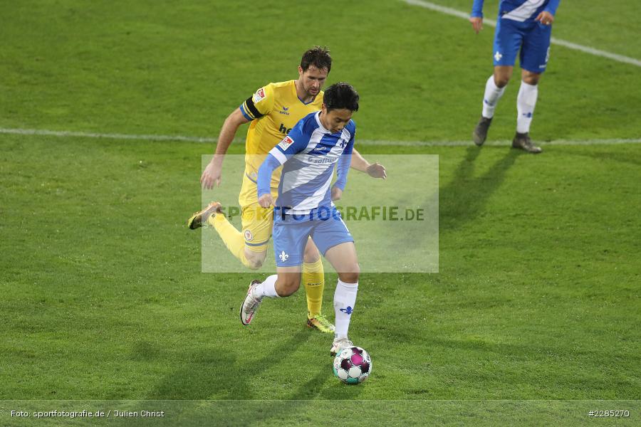 Nick Proschwitz, Seung-ho Paik, Merck-Stadion am Böllenfalltor, Darmstadt, 27.11.2020, DFL, sport, action, Fussball, Deutschland, November 2020, Saison 2020/2021, 2. Bundesliga, Eintracht Braunschweig, SV Darmstadt 98 - Bild-ID: 2285270 Nick Proschwitz, Seung-ho Paik, Merck-Stadion am Böllenfalltor, Darmstadt, 27.11.2020, DFL, sport, action, Fussball, Deutschland, November 2020, Saison 2020/2021, 2. Bundesliga, Eintracht Braunschweig, SV Darmstadt 98 - Bild-ID: 2285270