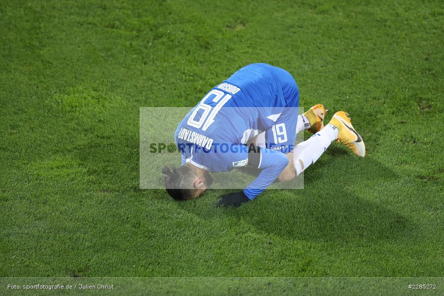 Rasen küssen, Torjubel, Serdar Dursun, Merck-Stadion am Böllenfalltor, Darmstadt, 27.11.2020, DFL, sport, action, Fussball, Deutschland, November 2020, Saison 2020/2021, 2. Bundesliga, Eintracht Braunschweig, SV Darmstadt 98 - Bild-ID: 2285272 Rasen küssen, Torjubel, Serdar Dursun, Merck-Stadion am Böllenfalltor, Darmstadt, 27.11.2020, DFL, sport, action, Fussball, Deutschland, November 2020, Saison 2020/2021, 2. Bundesliga, Eintracht Braunschweig, SV Darmstadt 98 - Bild-ID: 2285272