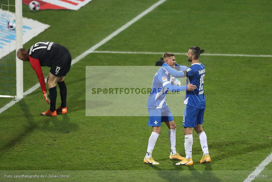 Torjubel, Felix Dornebusch, Serdar Dursun, Tobias Kempe, Merck-Stadion am Böllenfalltor, Darmstadt, 27.11.2020, DFL, sport, action, Fussball, Deutschland, November 2020, Saison 2020/2021, 2. Bundesliga, Eintracht Braunschweig, SV Darmstadt 98 - Bild-ID: 2285286 Torjubel, Felix Dornebusch, Serdar Dursun, Tobias Kempe, Merck-Stadion am Böllenfalltor, Darmstadt, 27.11.2020, DFL, sport, action, Fussball, Deutschland, November 2020, Saison 2020/2021, 2. Bundesliga, Eintracht Braunschweig, SV Darmstadt 98 - Bild-ID: 2285286