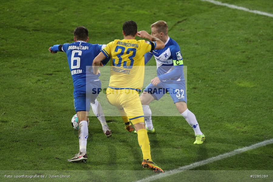 Fabian Holland, Marvin Mehlem, Nick Proschwitz, Merck-Stadion am Böllenfalltor, Darmstadt, 27.11.2020, DFL, sport, action, Fussball, Deutschland, November 2020, Saison 2020/2021, 2. Bundesliga, Eintracht Braunschweig, SV Darmstadt 98 - Bild-ID: 2285289 Fabian Holland, Marvin Mehlem, Nick Proschwitz, Merck-Stadion am Böllenfalltor, Darmstadt, 27.11.2020, DFL, sport, action, Fussball, Deutschland, November 2020, Saison 2020/2021, 2. Bundesliga, Eintracht Braunschweig, SV Darmstadt 98 - Bild-ID: 2285289