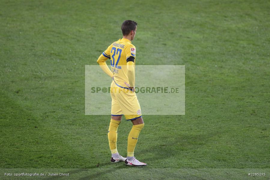 bedient, enttäuscht, Michael Schultz, Merck-Stadion am Böllenfalltor, Darmstadt, 27.11.2020, DFL, sport, action, Fussball, Deutschland, November 2020, Saison 2020/2021, 2. Bundesliga, Eintracht Braunschweig, SV Darmstadt 98 - Bild-ID: 2285293 bedient, enttäuscht, Michael Schultz, Merck-Stadion am Böllenfalltor, Darmstadt, 27.11.2020, DFL, sport, action, Fussball, Deutschland, November 2020, Saison 2020/2021, 2. Bundesliga, Eintracht Braunschweig, SV Darmstadt 98 - Bild-ID: 2285293