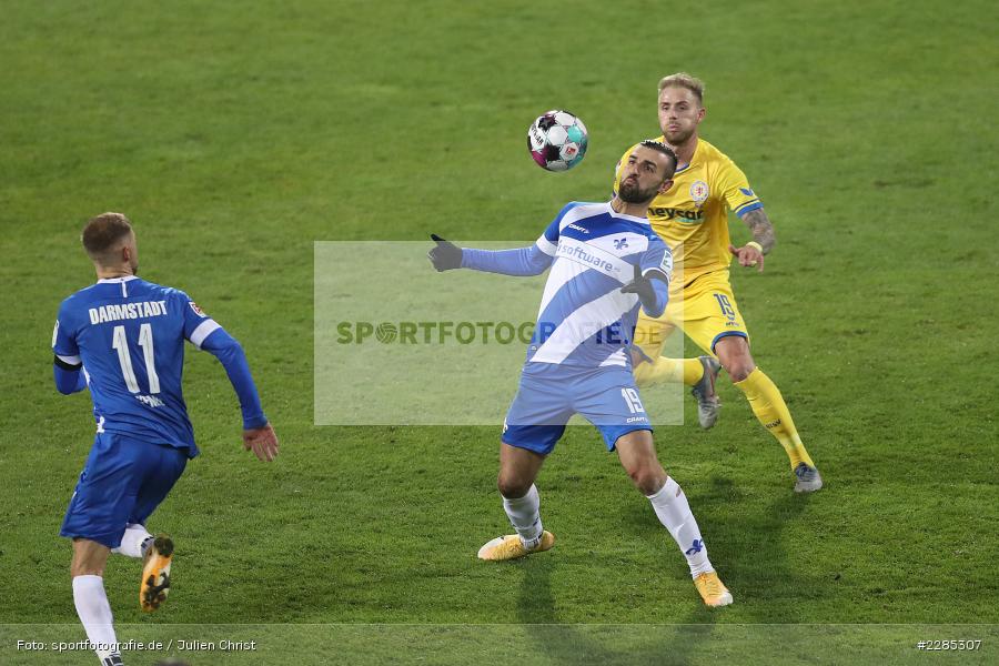 Felix Burmeister, Serdar Dursun, Merck-Stadion am Böllenfalltor, Darmstadt, 27.11.2020, DFL, sport, action, Fussball, Deutschland, November 2020, Saison 2020/2021, 2. Bundesliga, Eintracht Braunschweig, SV Darmstadt 98 - Bild-ID: 2285307