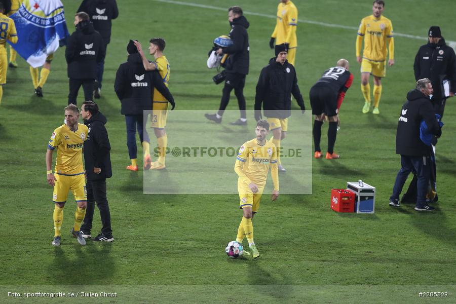 Enttäuscht, Felix Burmeister, Daniel Meyer, Fabio Kaufmann, Merck-Stadion am Böllenfalltor, Darmstadt, 27.11.2020, DFL, sport, action, Fussball, Deutschland, November 2020, Saison 2020/2021, 2. Bundesliga, Eintracht Braunschweig, SV Darmstadt 98 - Bild-ID: 2285329 Enttäuscht, Felix Burmeister, Daniel Meyer, Fabio Kaufmann, Merck-Stadion am Böllenfalltor, Darmstadt, 27.11.2020, DFL, sport, action, Fussball, Deutschland, November 2020, Saison 2020/2021, 2. Bundesliga, Eintracht Braunschweig, SV Darmstadt 98 - Bild-ID: 2285329
