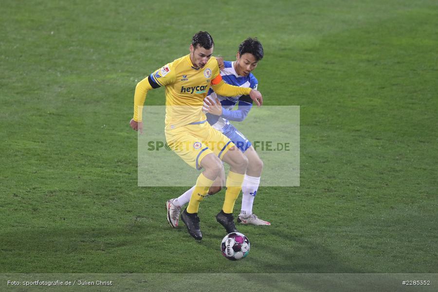 Seung-ho Paik, Dominik Wydra, Merck-Stadion am Böllenfalltor, Darmstadt, 27.11.2020, DFL, sport, action, Fussball, Deutschland, November 2020, Saison 2020/2021, 2. Bundesliga, Eintracht Braunschweig, SV Darmstadt 98 - Bild-ID: 2285352 Seung-ho Paik, Dominik Wydra, Merck-Stadion am Böllenfalltor, Darmstadt, 27.11.2020, DFL, sport, action, Fussball, Deutschland, November 2020, Saison 2020/2021, 2. Bundesliga, Eintracht Braunschweig, SV Darmstadt 98 - Bild-ID: 2285352