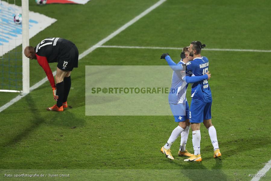 Torjubel, Felix Dornebusch, Serdar Dursun, Tobias Kempe, Merck-Stadion am Böllenfalltor, Darmstadt, 27.11.2020, DFL, sport, action, Fussball, Deutschland, November 2020, Saison 2020/2021, 2. Bundesliga, Eintracht Braunschweig, SV Darmstadt 98 - Bild-ID: 2285382 Torjubel, Felix Dornebusch, Serdar Dursun, Tobias Kempe, Merck-Stadion am Böllenfalltor, Darmstadt, 27.11.2020, DFL, sport, action, Fussball, Deutschland, November 2020, Saison 2020/2021, 2. Bundesliga, Eintracht Braunschweig, SV Darmstadt 98 - Bild-ID: 2285382