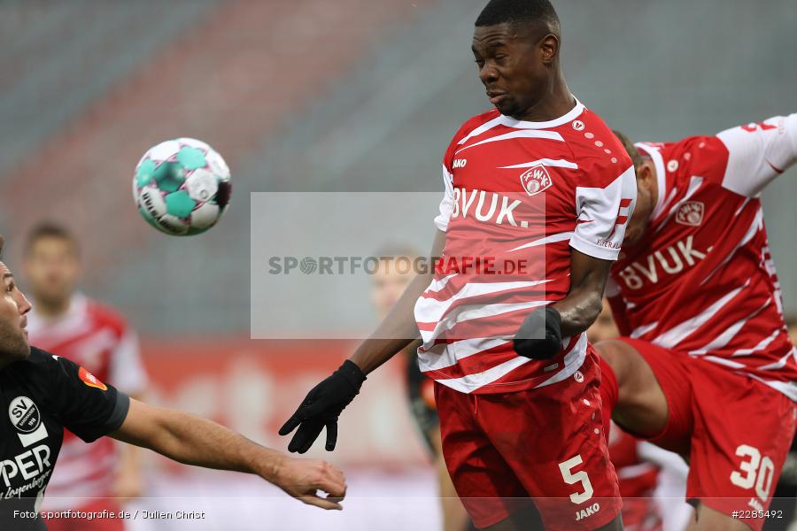 Kopfball, Leroy Kwadwo, FLYERALARM Arena, Würzburg, 06.12.2020, DFL, sport, action, Fussball, Deutschland, Dezember 2020, Saison 2020/2021, 2. Bundesliga, SV Sandhausen, FC Würzburger Kickers - Bild-ID: 2285492