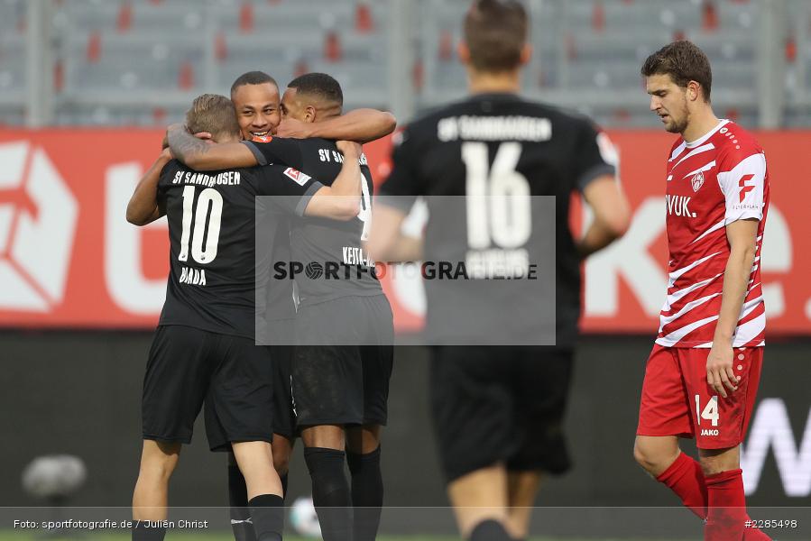 Emotionen, Torjubel, Hendrik Hansen, Julius Biada, Daniel Keita Ruel, FLYERALARM Arena, Würzburg, 06.12.2020, DFL, sport, action, Fussball, Deutschland, Dezember 2020, Saison 2020/2021, 2. Bundesliga, SV Sandhausen, FC Würzburger Kickers - Bild-ID: 2285498