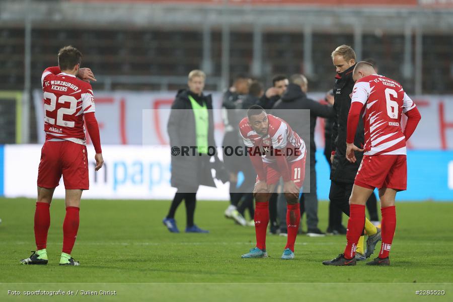 Dominic Baumann, Tobias Kraulich, Saliou Sané, FLYERALARM Arena, Würzburg, 06.12.2020, DFL, sport, action, Fussball, Deutschland, Dezember 2020, Saison 2020/2021, 2. Bundesliga, SV Sandhausen, FC Würzburger Kickers - Bild-ID: 2285520 Dominic Baumann, Tobias Kraulich, Saliou Sané, FLYERALARM Arena, Würzburg, 06.12.2020, DFL, sport, action, Fussball, Deutschland, Dezember 2020, Saison 2020/2021, 2. Bundesliga, SV Sandhausen, FC Würzburger Kickers - Bild-ID: 2285520