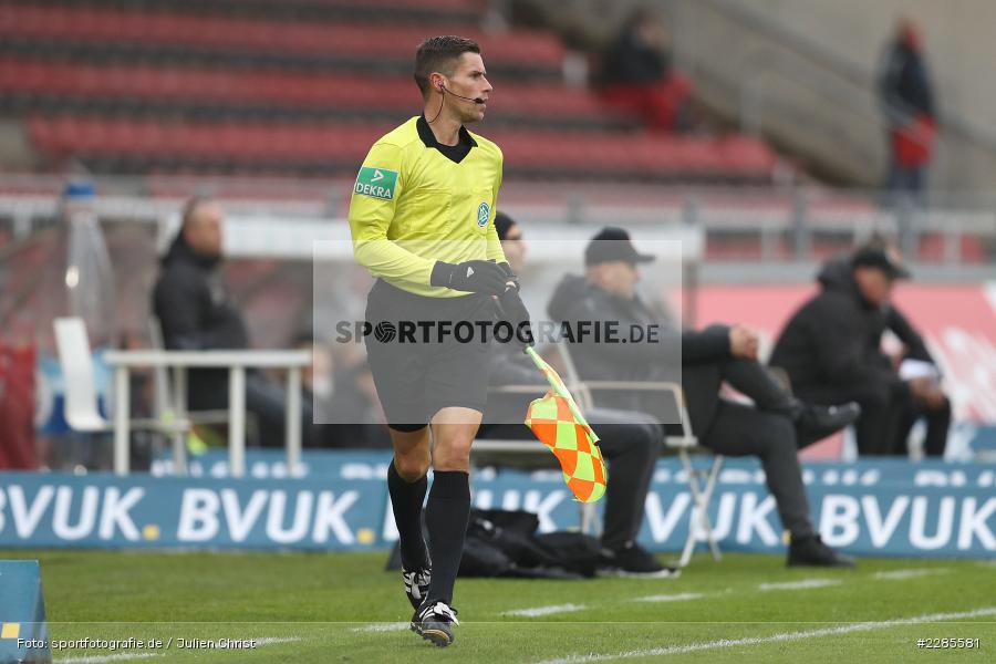 Assistent, Schiedsrichter, Robert Kempter, FLYERALARM Arena, Würzburg, 06.12.2020, DFL, sport, action, Fussball, Deutschland, Dezember 2020, Saison 2020/2021, 2. Bundesliga, SV Sandhausen, FC Würzburger Kickers - Bild-ID: 2285581 Assistent, Schiedsrichter, Robert Kempter, FLYERALARM Arena, Würzburg, 06.12.2020, DFL, sport, action, Fussball, Deutschland, Dezember 2020, Saison 2020/2021, 2. Bundesliga, SV Sandhausen, FC Würzburger Kickers - Bild-ID: 2285581
