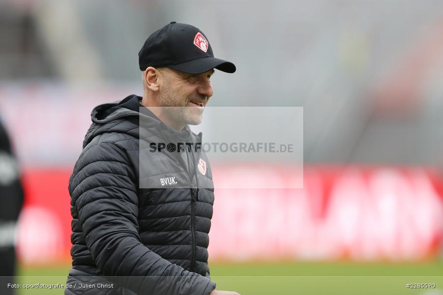 lächeln, Trainer, Bernhard Trares, FLYERALARM Arena, Würzburg, 06.12.2020, DFL, sport, action, Fussball, Deutschland, Dezember 2020, Saison 2020/2021, 2. Bundesliga, SV Sandhausen, FC Würzburger Kickers - Bild-ID: 2285590