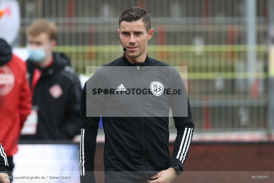 Assistent, Schiedsrichter, Robert Kempter, FLYERALARM Arena, Würzburg, 06.12.2020, DFL, sport, action, Fussball, Deutschland, Dezember 2020, Saison 2020/2021, 2. Bundesliga, SV Sandhausen, FC Würzburger Kickers - Bild-ID: 2285597 Assistent, Schiedsrichter, Robert Kempter, FLYERALARM Arena, Würzburg, 06.12.2020, DFL, sport, action, Fussball, Deutschland, Dezember 2020, Saison 2020/2021, 2. Bundesliga, SV Sandhausen, FC Würzburger Kickers - Bild-ID: 2285597