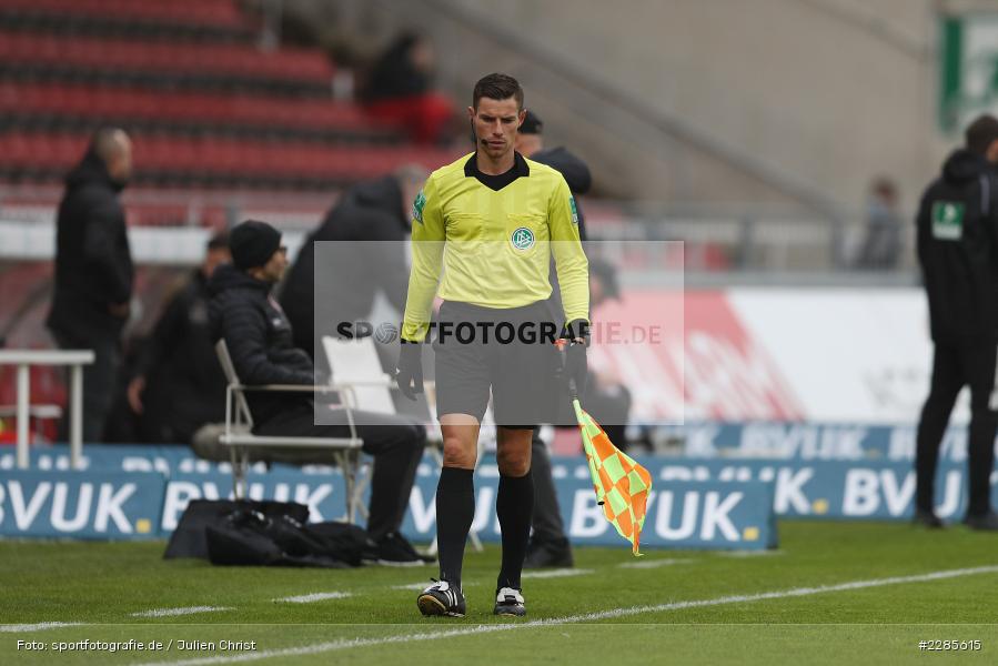 Assistent, Schiedsrichter, Robert Kempter, FLYERALARM Arena, Würzburg, 06.12.2020, DFL, sport, action, Fussball, Deutschland, Dezember 2020, Saison 2020/2021, 2. Bundesliga, SV Sandhausen, FC Würzburger Kickers - Bild-ID: 2285615 Assistent, Schiedsrichter, Robert Kempter, FLYERALARM Arena, Würzburg, 06.12.2020, DFL, sport, action, Fussball, Deutschland, Dezember 2020, Saison 2020/2021, 2. Bundesliga, SV Sandhausen, FC Würzburger Kickers - Bild-ID: 2285615